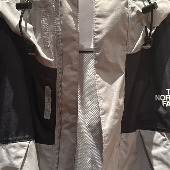 The North Face Gray and Black Jacket - Picture 4 of 7
